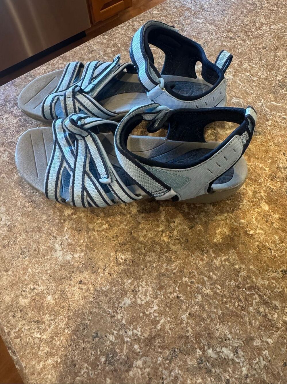 Croft & Barrow Gray Black Sport Sandals Women’s Sz 7 Approx